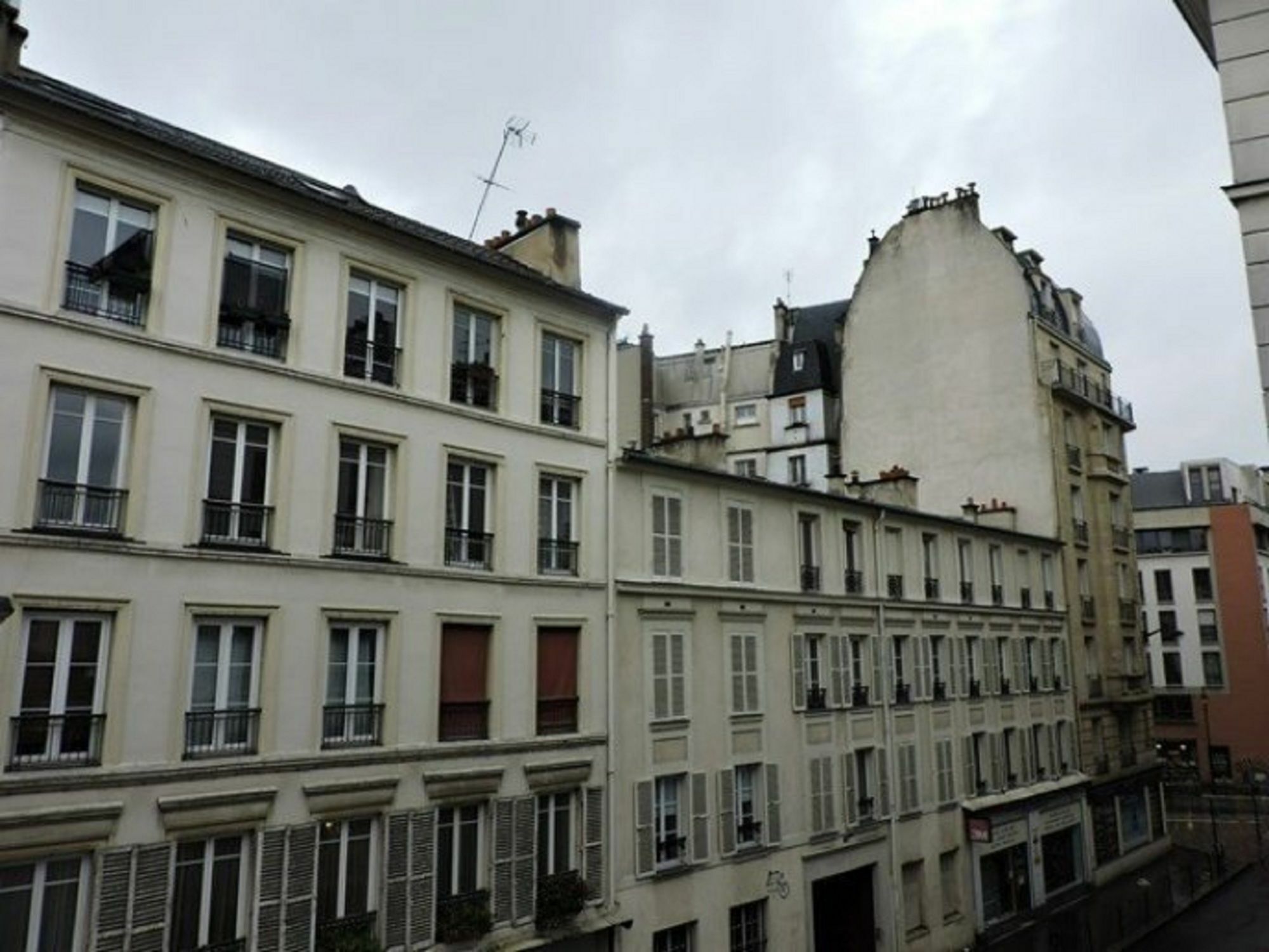 Paris Hotel Le Mediterraneen Exteriör bild