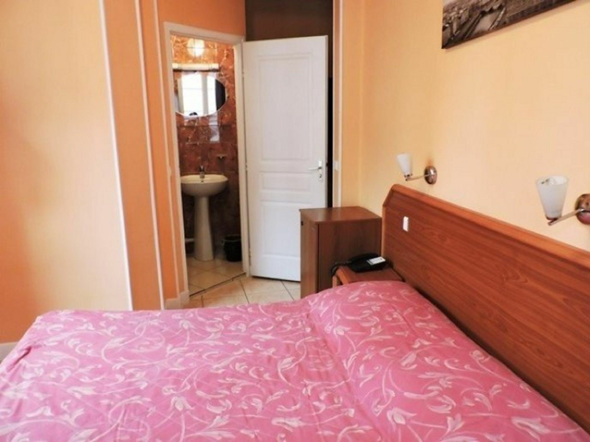 Paris Hotel Le Mediterraneen Exteriör bild